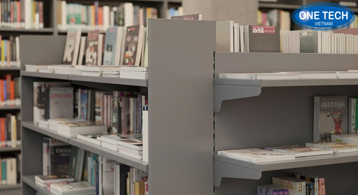 Minh họa các bước bảo dưỡng kệ gỗ và kệ inox đơn giản