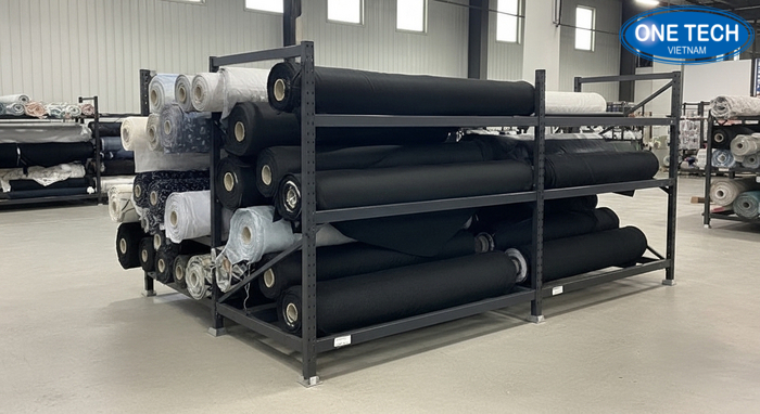 Kệ để vải cuộn khung sắt sơn tĩnh điện chắc chắn, phù hợp kho vải