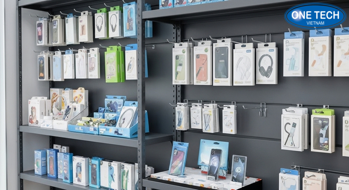 Tổng quan bố trí kệ trưng bày phụ kiện điện thoại trong cửa hàng