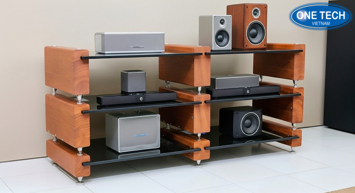 Kệ trưng bày loa kính cường lực khung kim loại hiện đại
